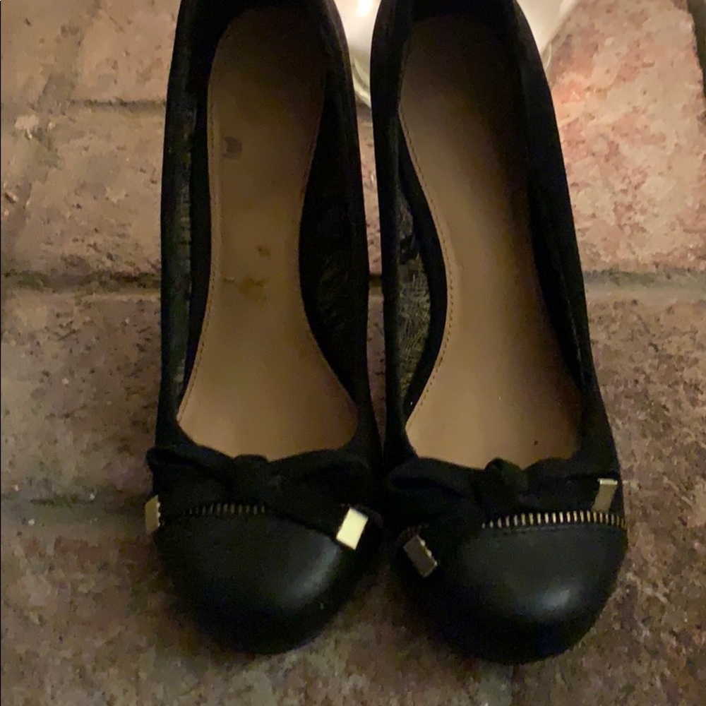 wedges size 8 black With black and gold bow